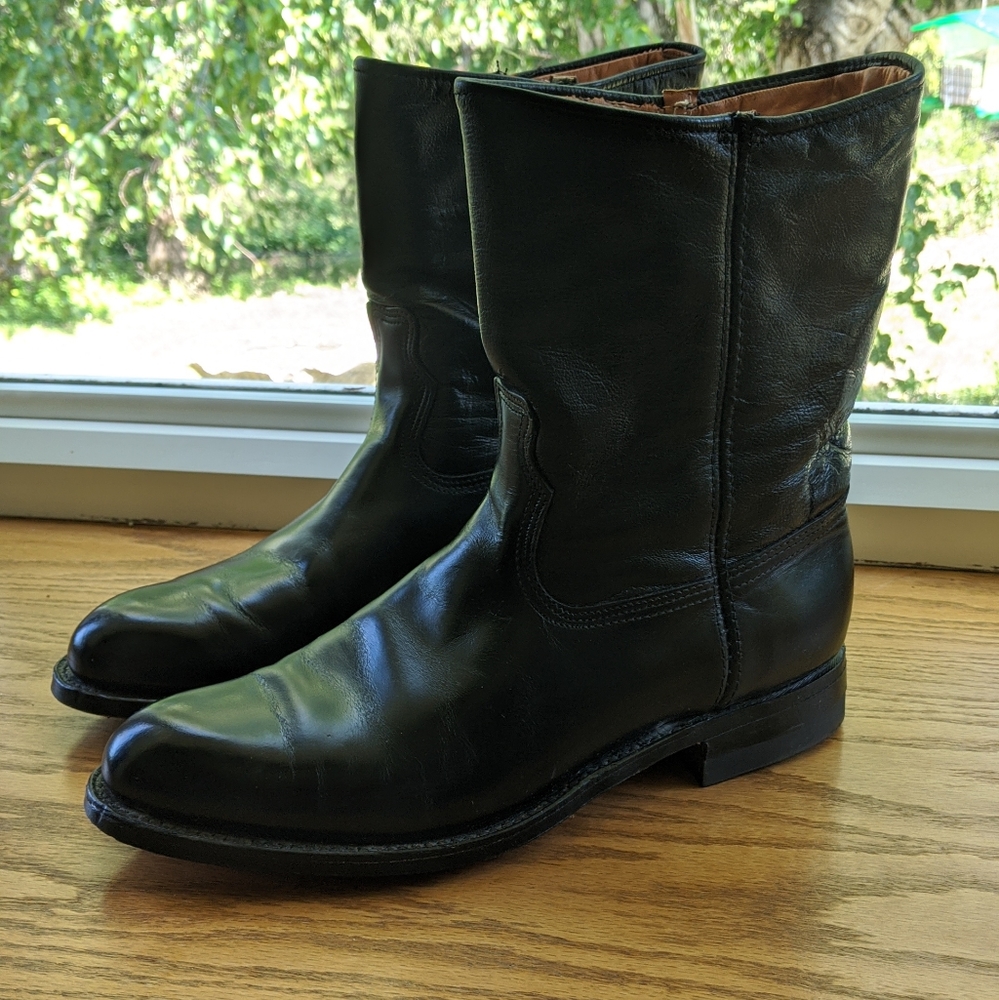 Boots  Men's Black low heel boot size 9 D - Picture 5 of 9